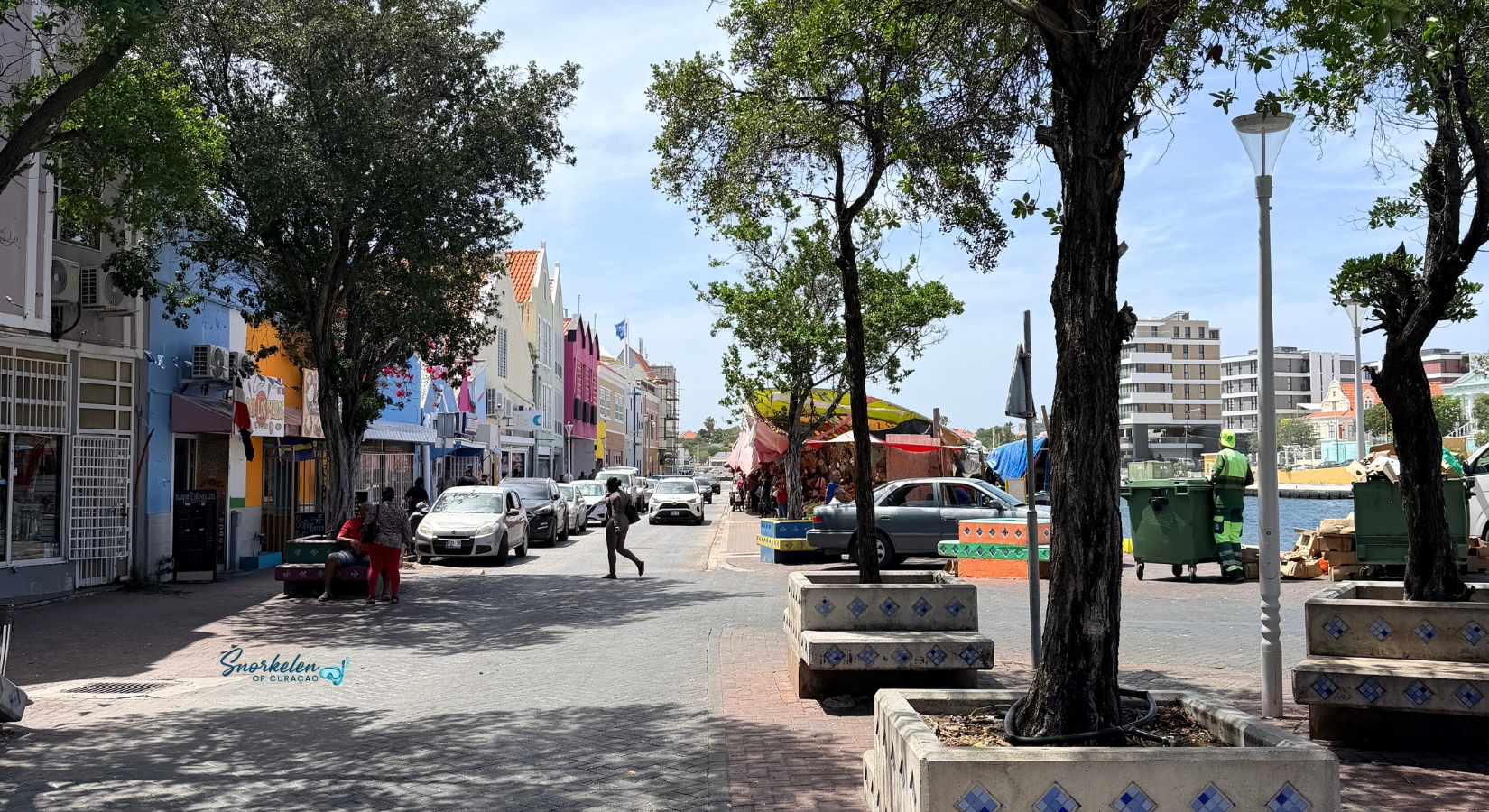 De drijvende markt in Willemstad, Curaçao